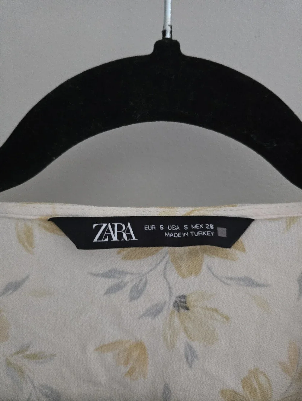 Beautiful Zara Floral Puff Sleeve Blouse Small